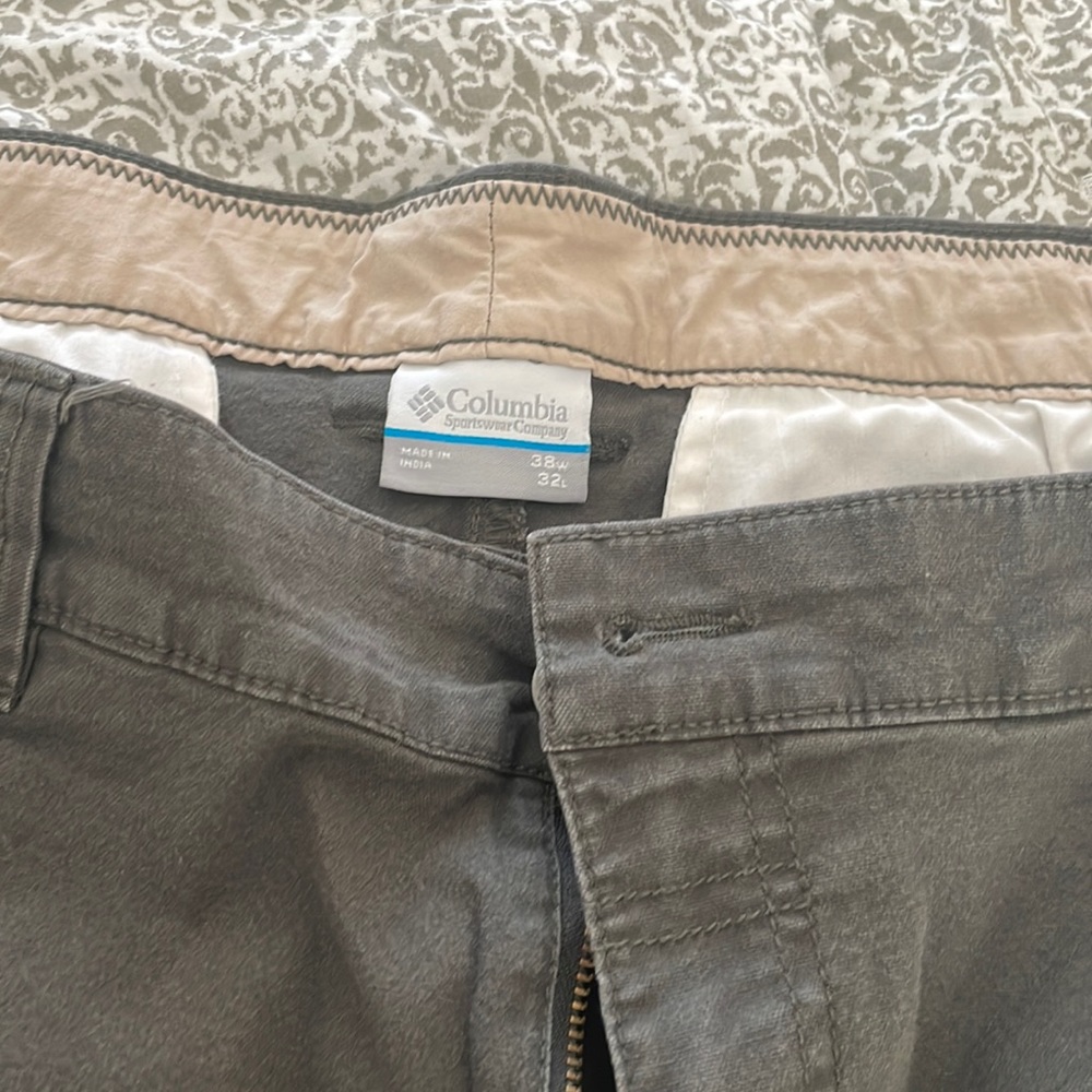 Men’s Columbia khaki army green pants